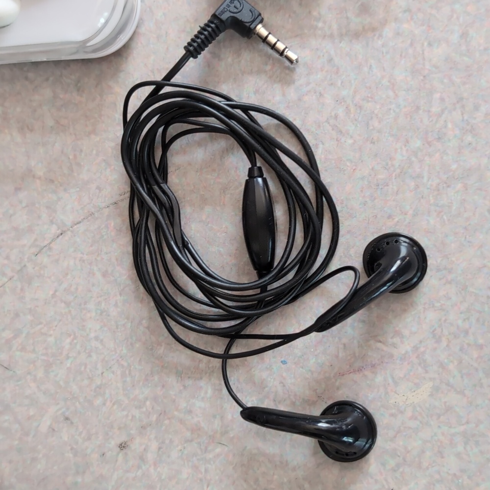 Electronic Items - Picture 12 of 17
